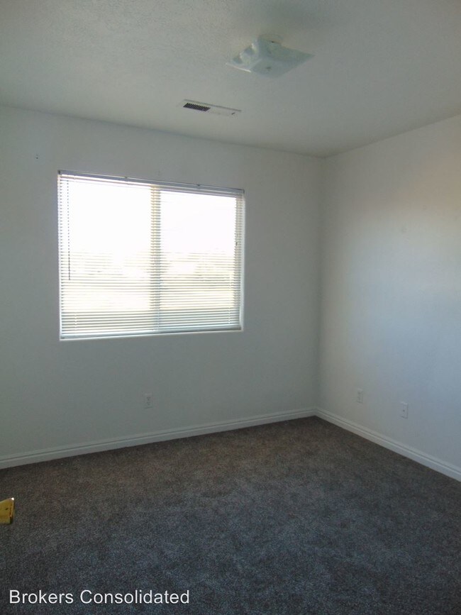 Building Photo - 173 S Grapevine Rd