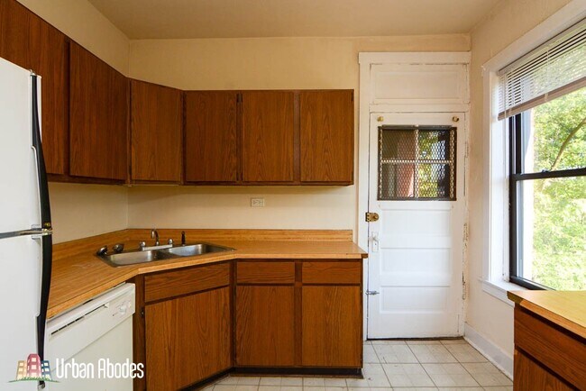 Foto del edificio - 3522 N Racine Ave