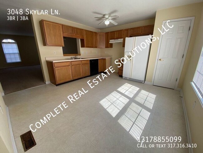 Building Photo - Now Showing this 3 bedroom, 2 1/2 bath tow...