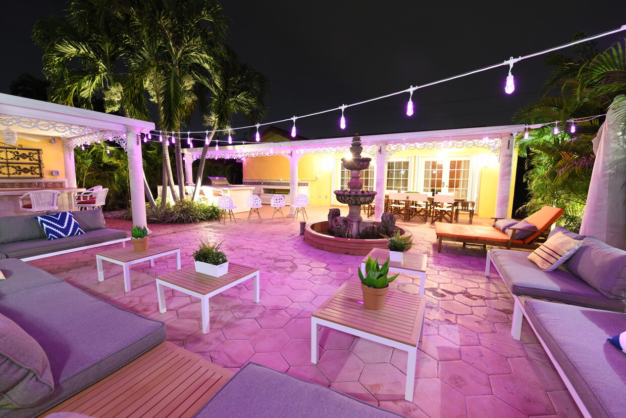Foto principal - 3038 SW 7th St