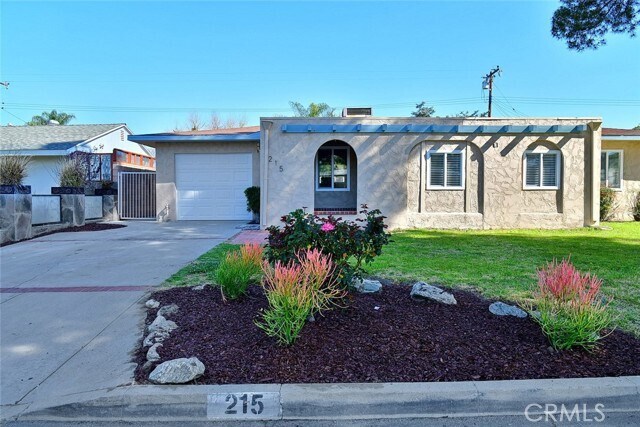 Foto del edificio - 215 W Petunia St