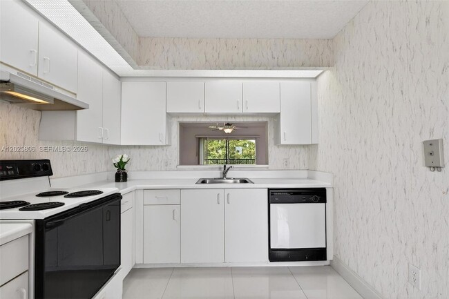 Building Photo - 1650 SW 124th Terrace