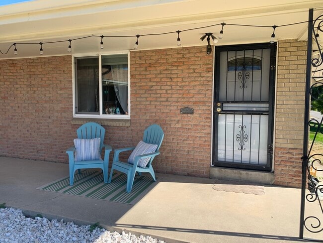 Building Photo - 3915 W 23rd Ave