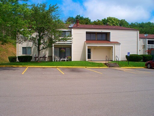 Primary Photo - 77 Sunnyhill Dr
