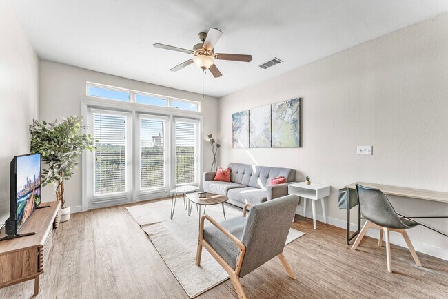 Foto del edificio - 501 E Oltorf St