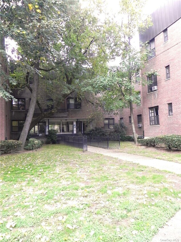 Foto principal - 21 Schenck Ave