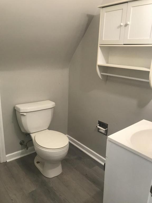 Building Photo - 106 1/2 Burton Ave, Apt B