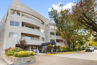 Building Photo - 100 Cutter Mill Rd