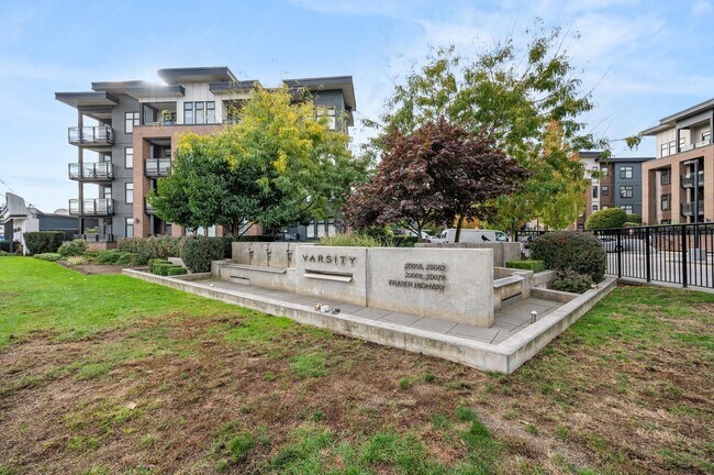 Photo du bâtiment - Top-Floor 1 Bedroom Condo in the Heart of Langley City