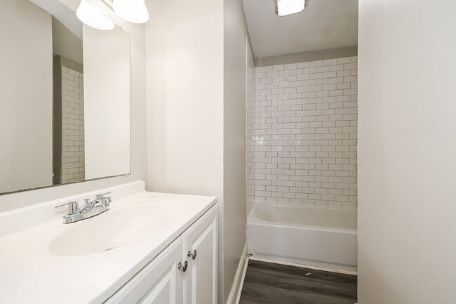 Building Photo - 4833 Greenwood Terrace