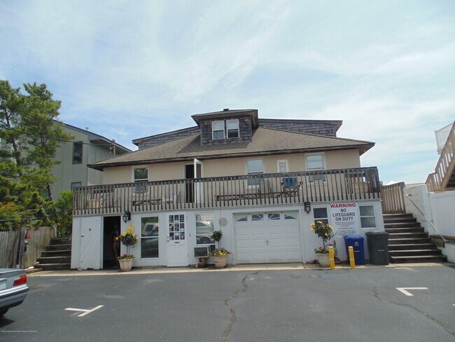 Building Photo - 1412 Ocean Ave