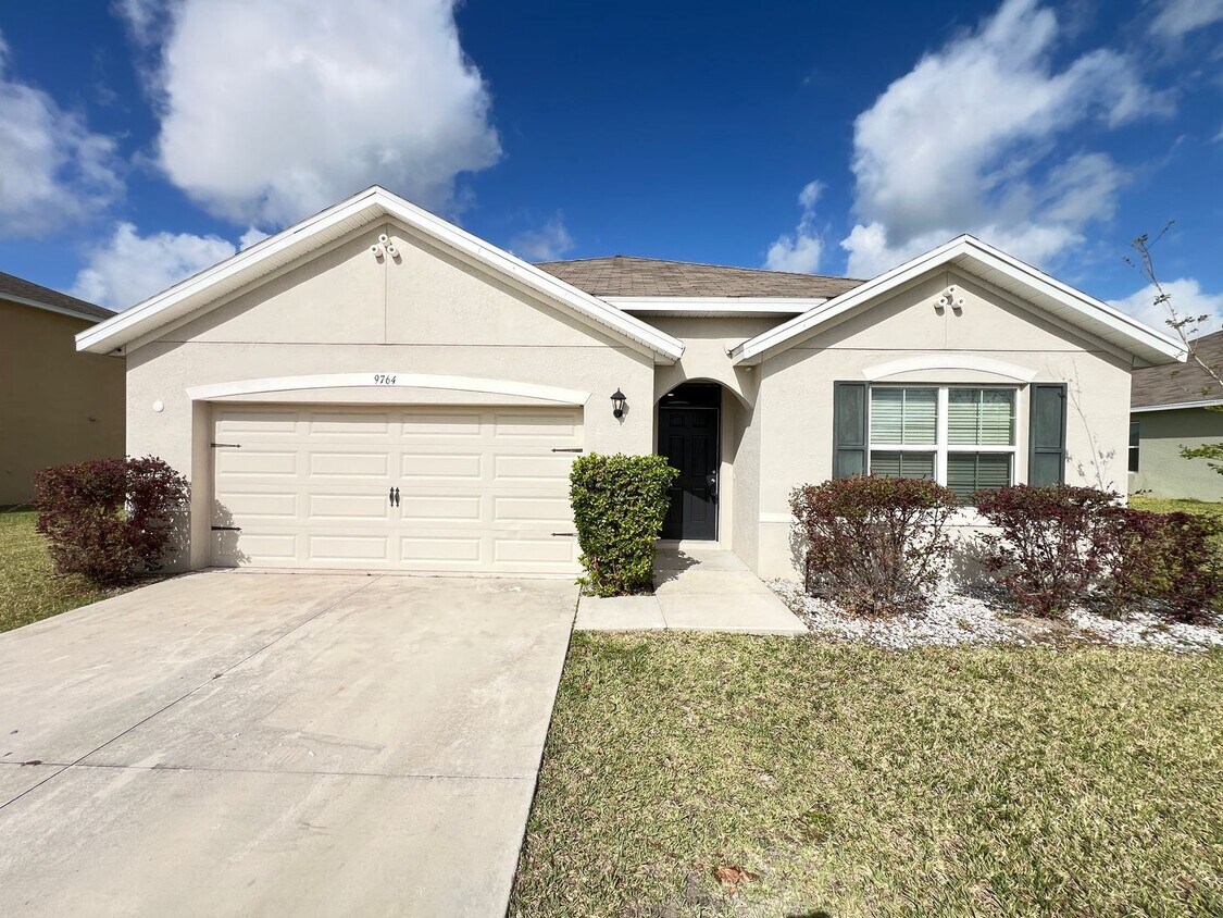 Primary Photo - AVAILABLE NOW! Amazing 4 Bedroom, 2 Bathro...