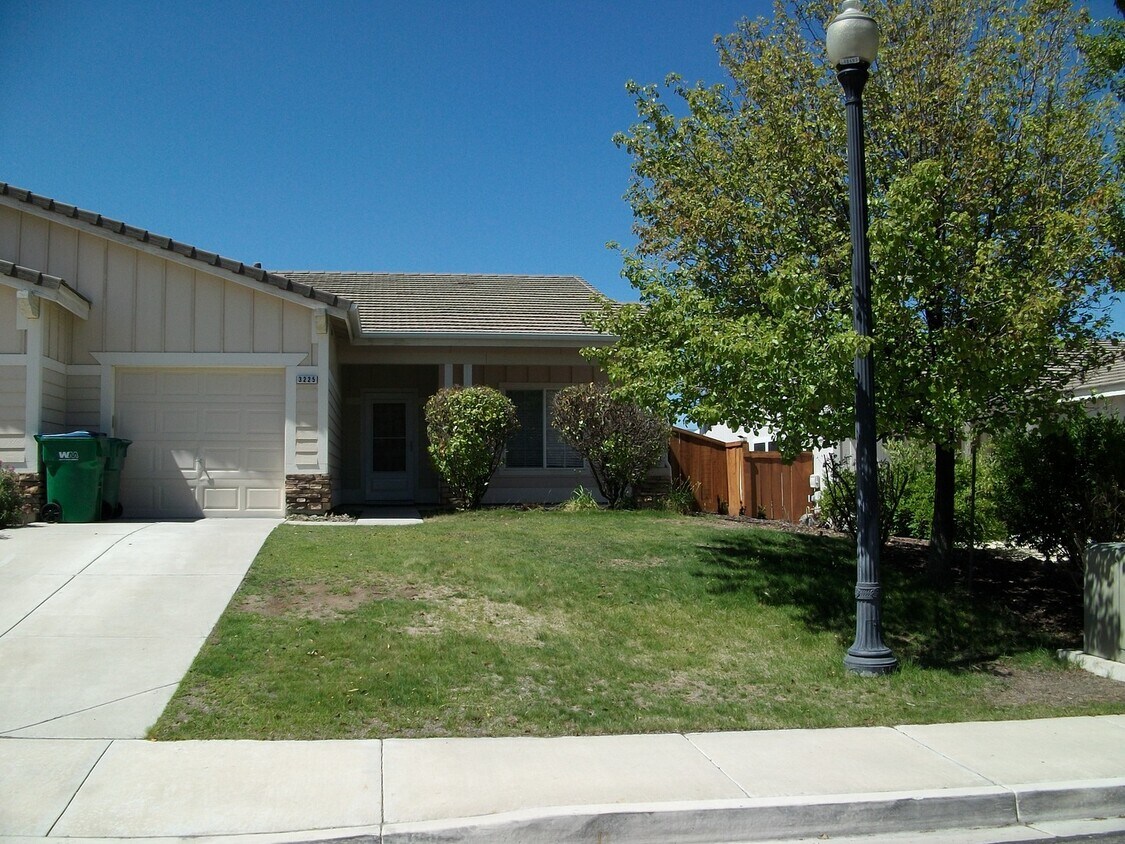 Primary Photo - Beautiful 2 bd, 2 bath home in D'Andrea wi...