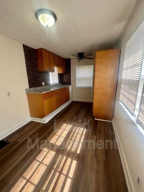 Foto del edificio - 1305 Larchmont Ave