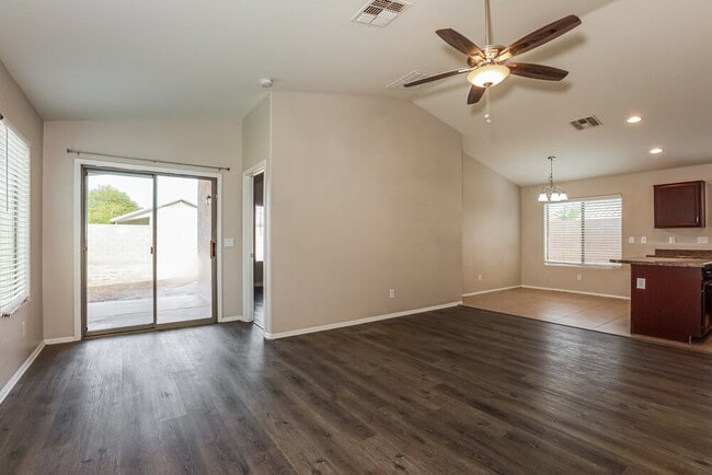 Building Photo - 1658 E Shari St