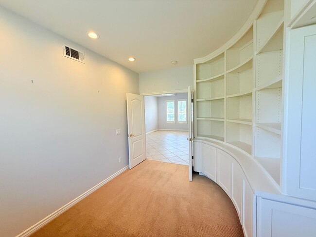 Building Photo - Spacious 4-bedroom, 3-bathroom home in Newbury Park near Thousand Oaks