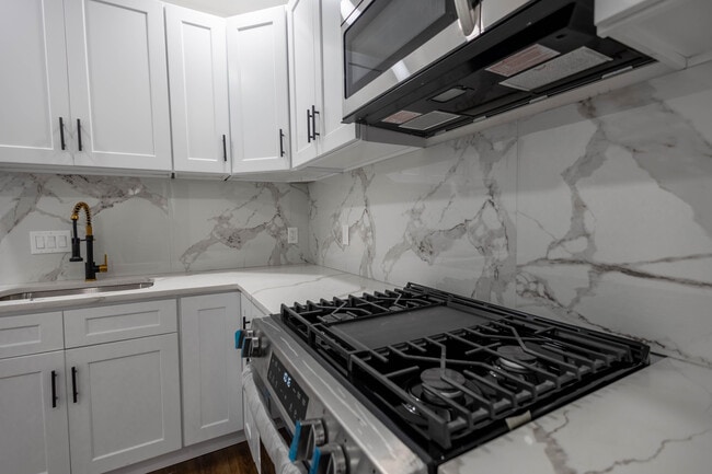 Building Photo - 3205 E Monument St