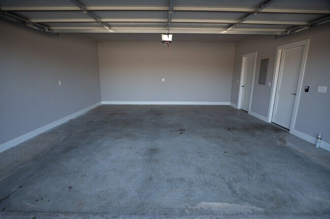 Building Photo - 3-bedroom, 2-bathroom home located in the beautiful Pea Ridge, AR