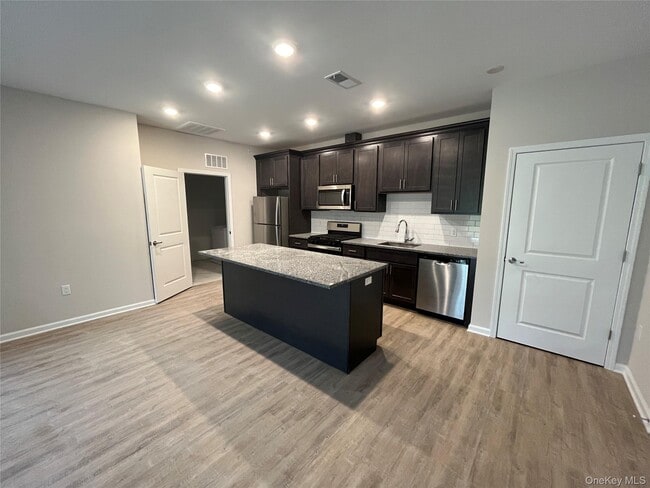 Building Photo - 214 Tower Ridge Cir