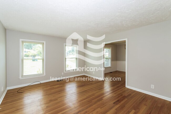 Foto del edificio - 3006 Eagle Dr