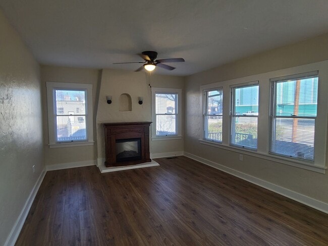 Building Photo - Action Properties R.E.S. Inc offering Central Roseville 2 Bed, 1bath  Carport Parking, Large yard...