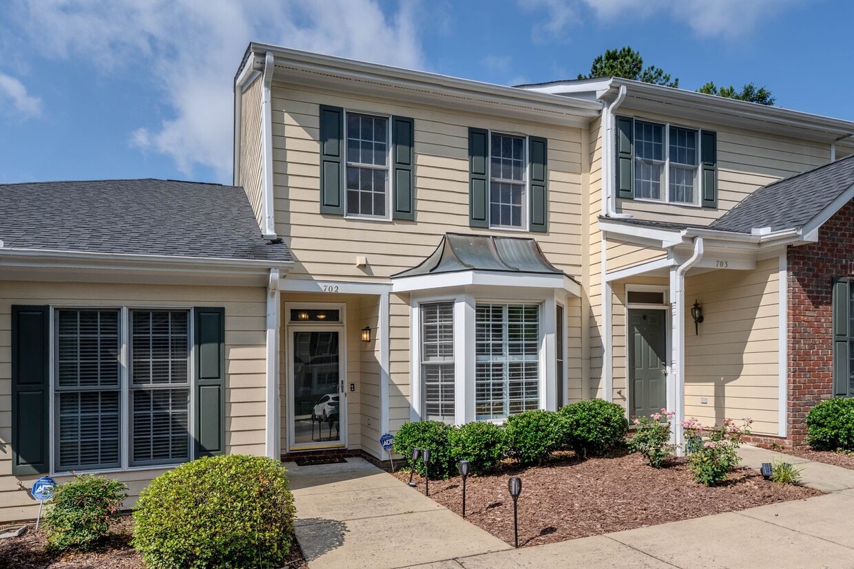 Primary Photo - Fully Furnished 2 Bed, 2 Bath Townhome-AVA...