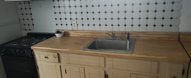 Building Photo - 533 Martin St