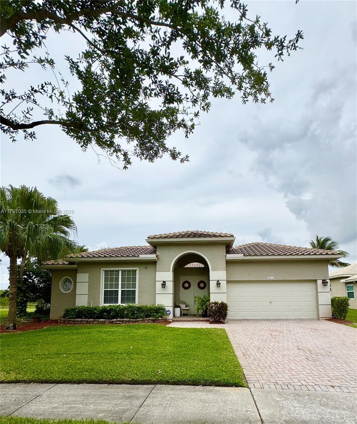 Foto principal - 16724 NW 8th St