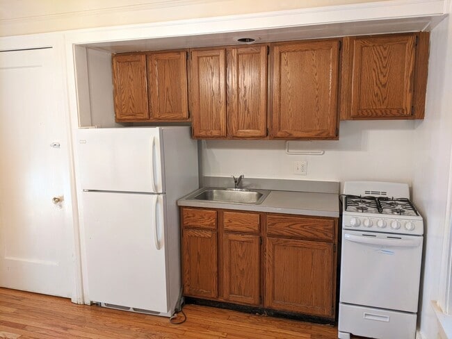 Building Photo - 1025 Dempster St