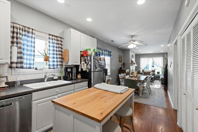 Foto del edificio - 1345 W Walton St