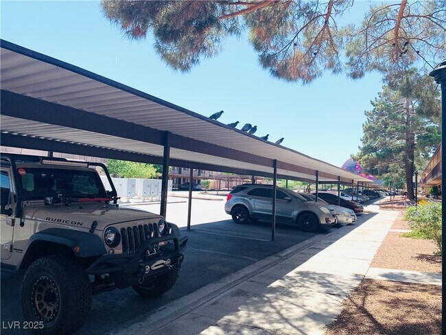 Foto del edificio - 595 S Royal Crest Cir