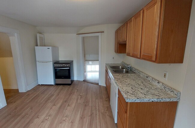 Foto del edificio - 32 S Main St