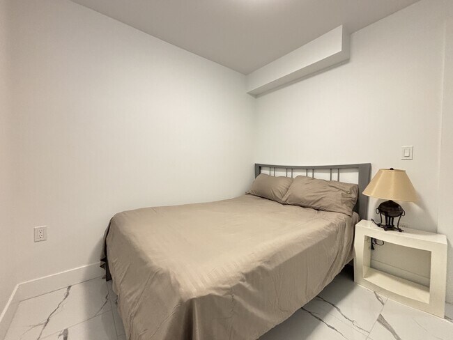 Photo du bâtiment - 1521 W 60th Ave