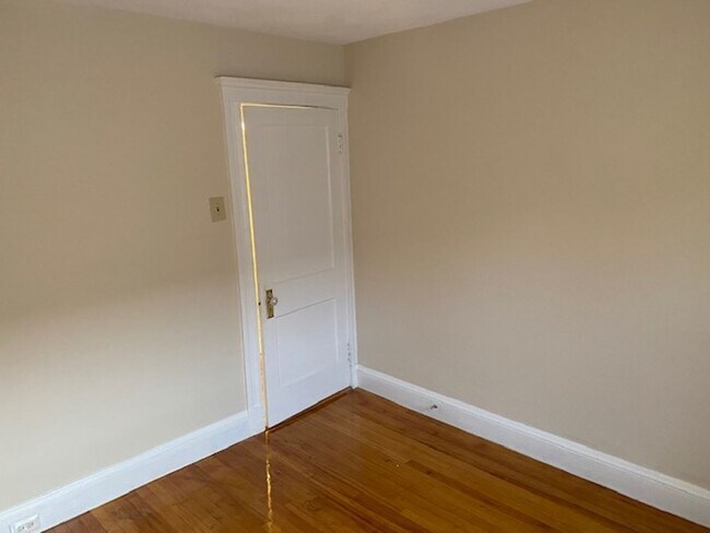 Foto del edificio - 4 bed in Somerville
