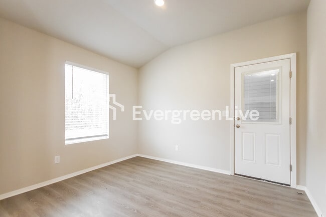 Foto del edificio - 6602 NW Kathleen St