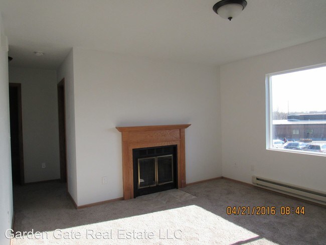 Building Photo - 2 br, 1 bath House - 6320 Buckboard #4