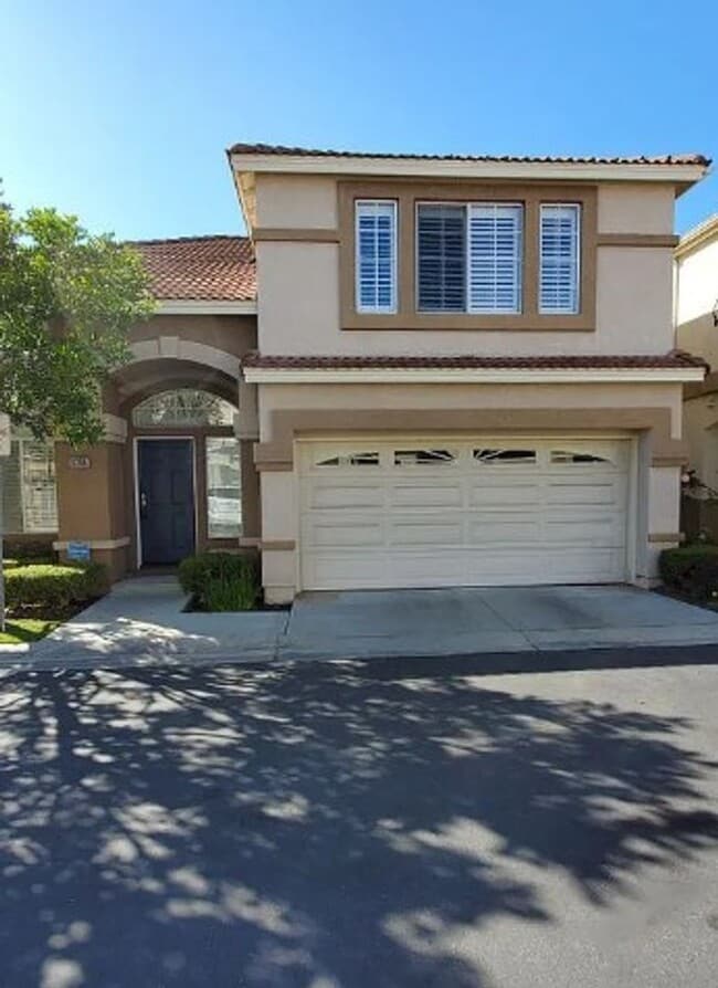 Beautifully Designed 3-Bedroom Home with L... - Beautifully Designed 3-Bedroom Home with L...