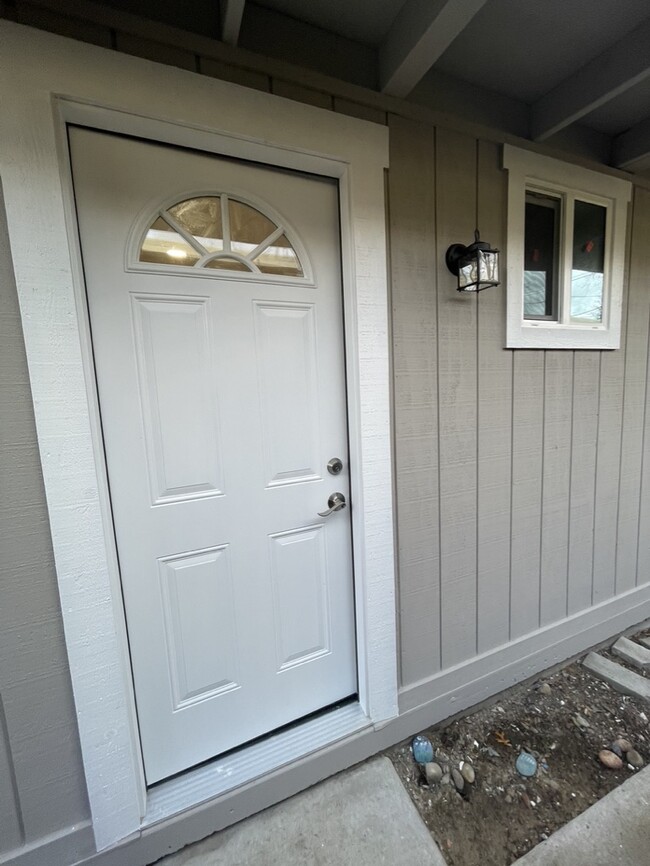 Building Photo - 102 Penaranda Dr