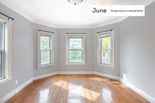 Building Photo - Room in Shared 6 bed/1.5 bath home