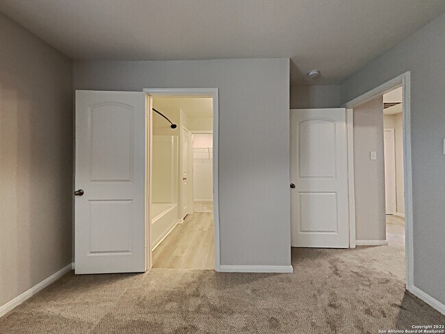 Building Photo - 3230 Begonia Bend