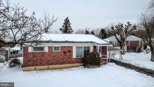 Building Photo - 2463 S Lumber St