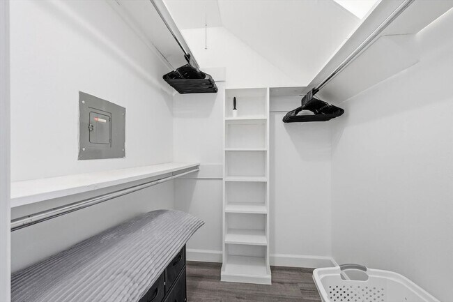 Foto del edificio - 9829 Park Ln Ct