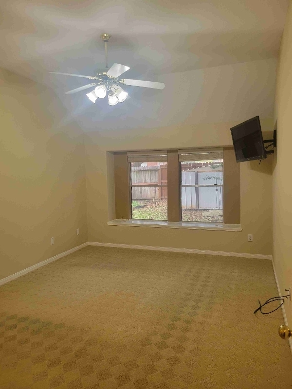 Building Photo - 3806 Lake View Dr