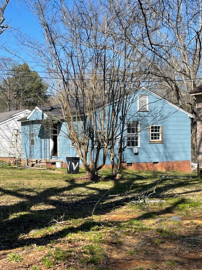 Building Photo - 2962 Greenwood Ave