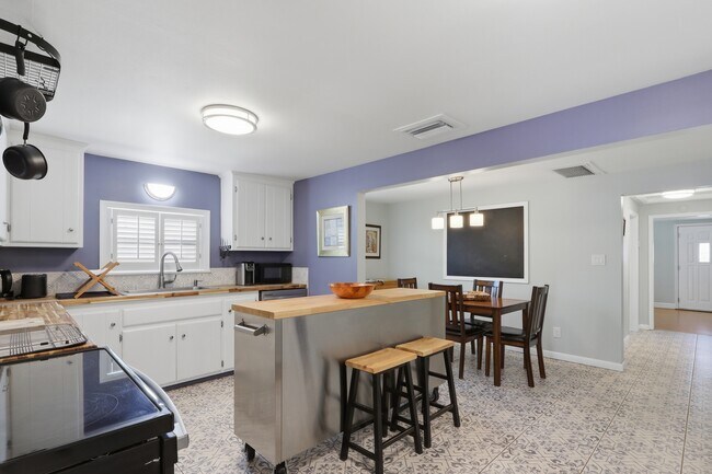 Building Photo - 587 Dixie Hwy