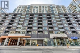 Building Photo - 525 Adelaide St W