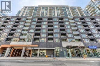 Building Photo - 525 Adelaide St W
