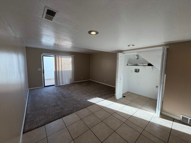 Foto del edificio - 460 E Elm St