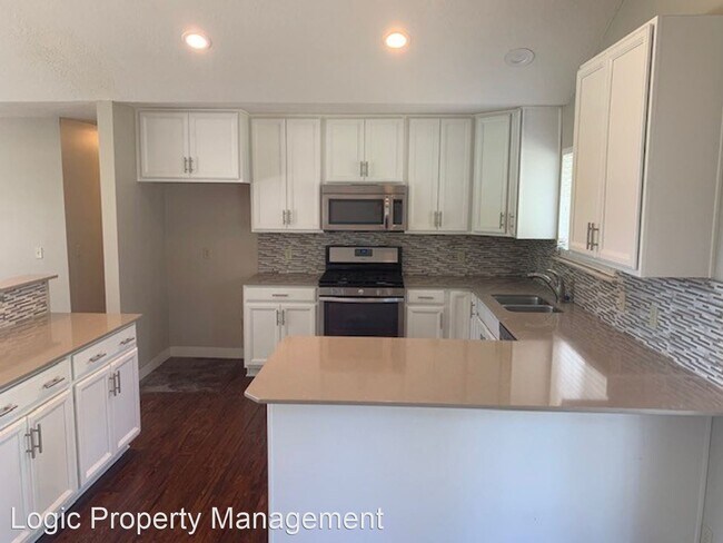 Building Photo - 3 br, 2 bath House - 1782 E. Mombo