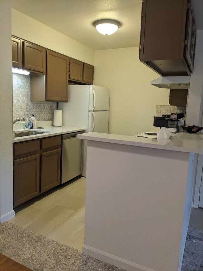 Foto del edificio - Hunters Creek Condos